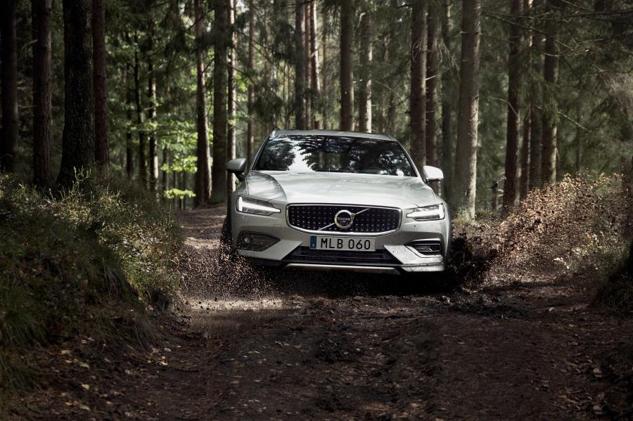  Volvo V60 T5 Cross Country 2018 года  (WW) (фото 7 из 44)